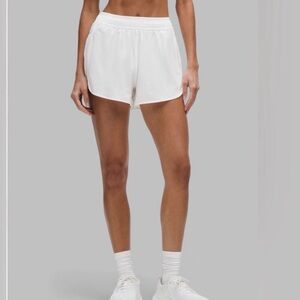 Lululemon-Ruched-Side High-Rise Short 3" white-size Small NWT